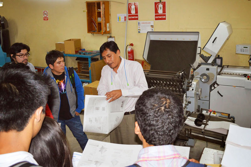 Planta. Visita incluyó el área de Pre prensa y Postprensa.