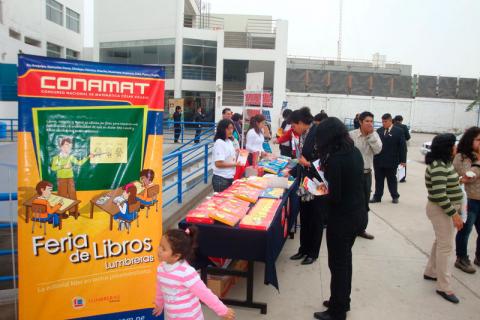 LOS OLIVOS. Los profesores y padres de familia conocieron la publicaciones de Lumbreras Editores.