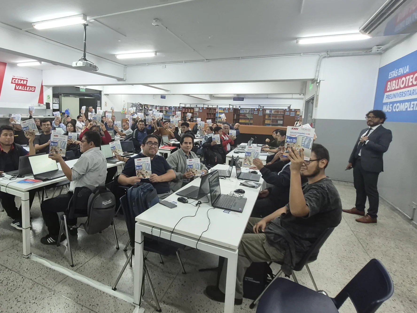 Lumbreras Editores en el seminario conamat con docentes